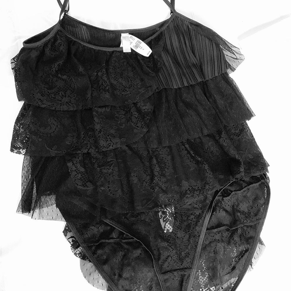 Victoria’s Secret, ruffled lace Teddy 2 pc